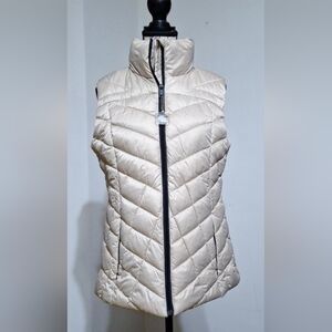 Big Chill Quilted Puffer Vest in Cream with Black Trim